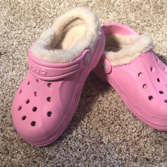 fur crocs pink